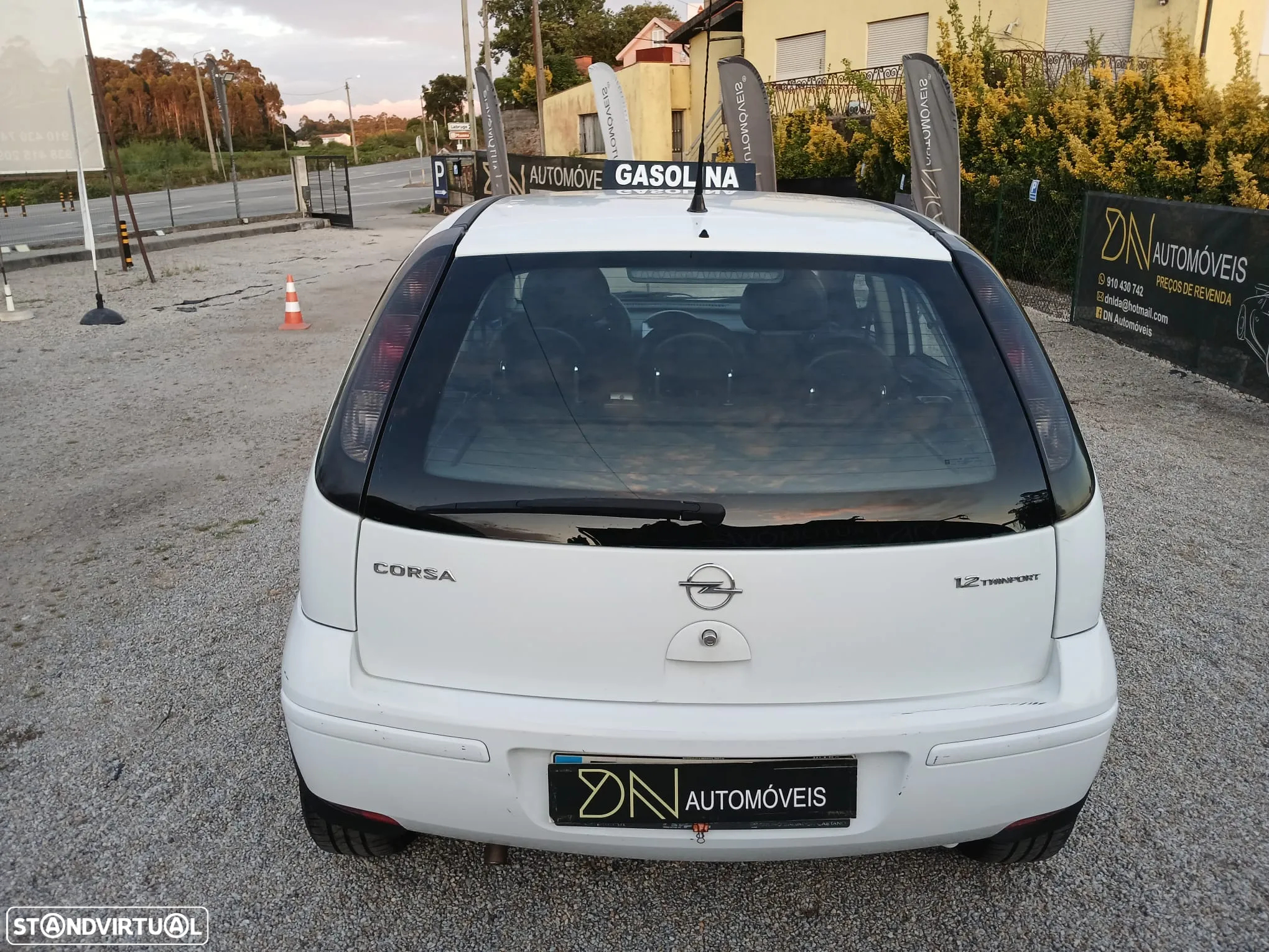 Opel Corsa 1.2 16V Cosmo - 2
