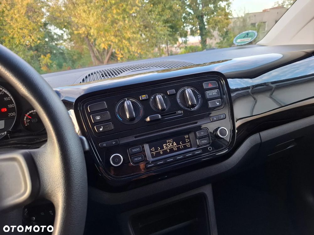 Volkswagen up! United - 26