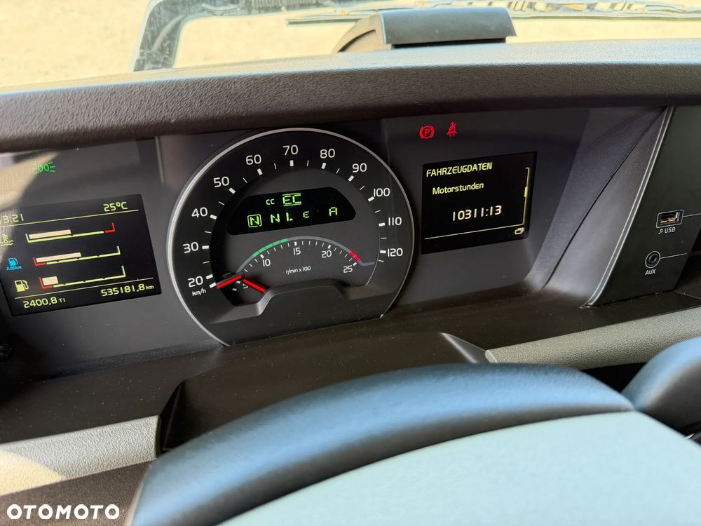 Volvo FH 500 XL LOW DECK MEGA / 535 181 KM / AUTOMAT / ORYGINALNY PRZEBIEG / BARDZO DOBRE OPONY / NAJWYŻSZA KABINA XL / 2 ZBIORNIKI PALIWOWE / CAŁE NA PODUSZCE / 2017 ROK !! - 31