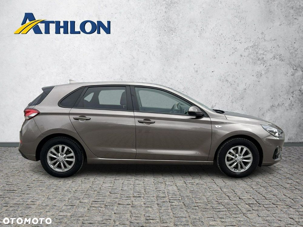 Hyundai i30 1.5 DPI Classic + - 6