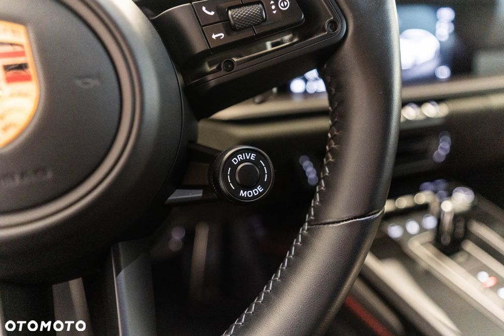 Porsche 911 Carrera 4 GTS - 32