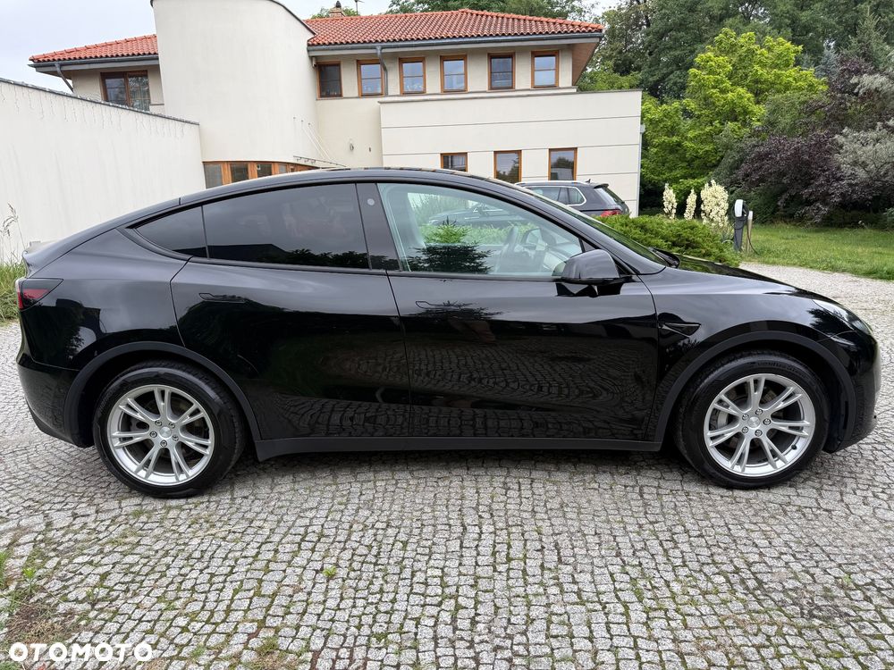 Tesla Model Y - 5