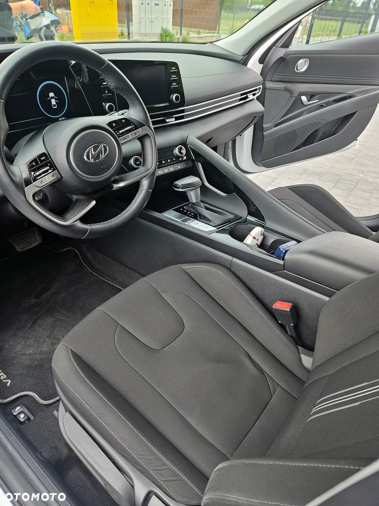 Hyundai Elantra 1.6 Executive CVT - 16