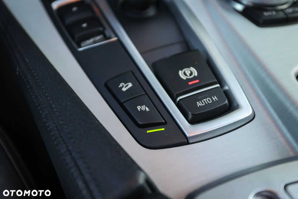BMW Seria 5 525d xDrive Sport-Aut Modern Line - 31