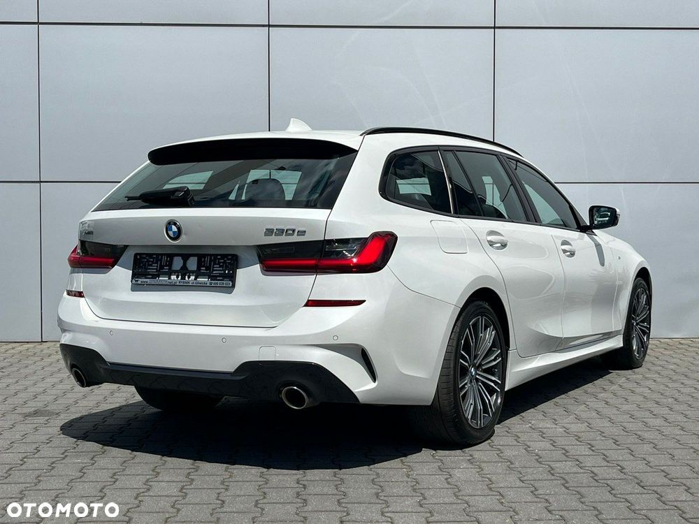 BMW Seria 3 330e xDrive M Sport - 8