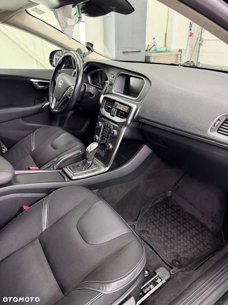 Volvo V40 D3 Momentum - 6