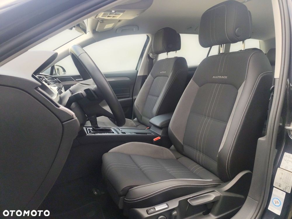 Volkswagen Passat - 11