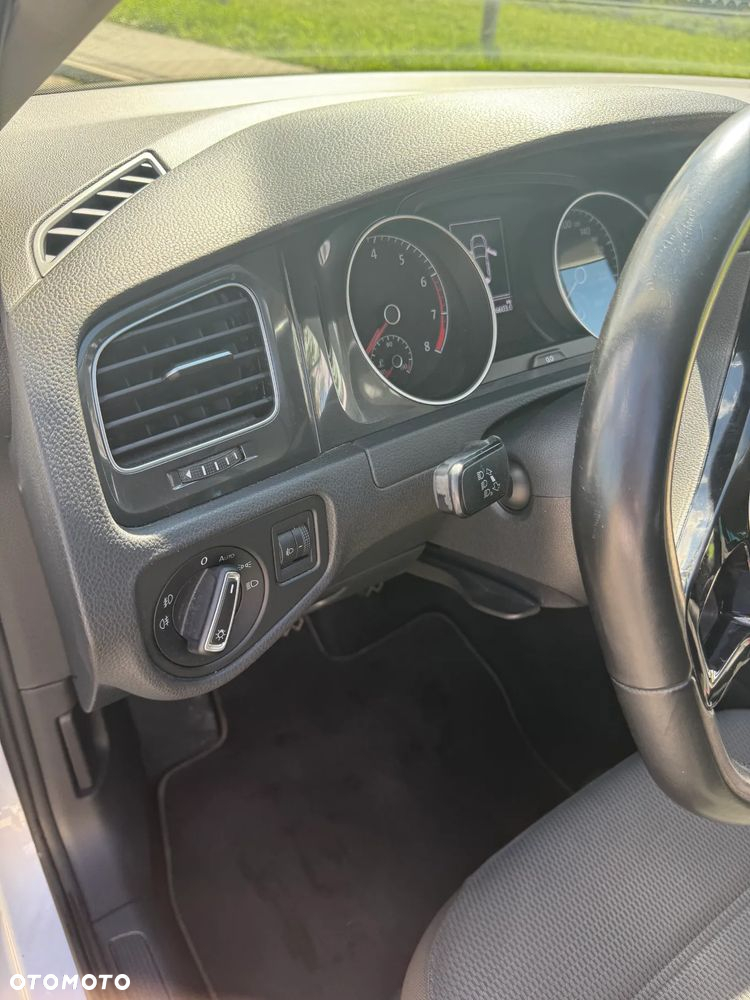 Volkswagen Golf - 21