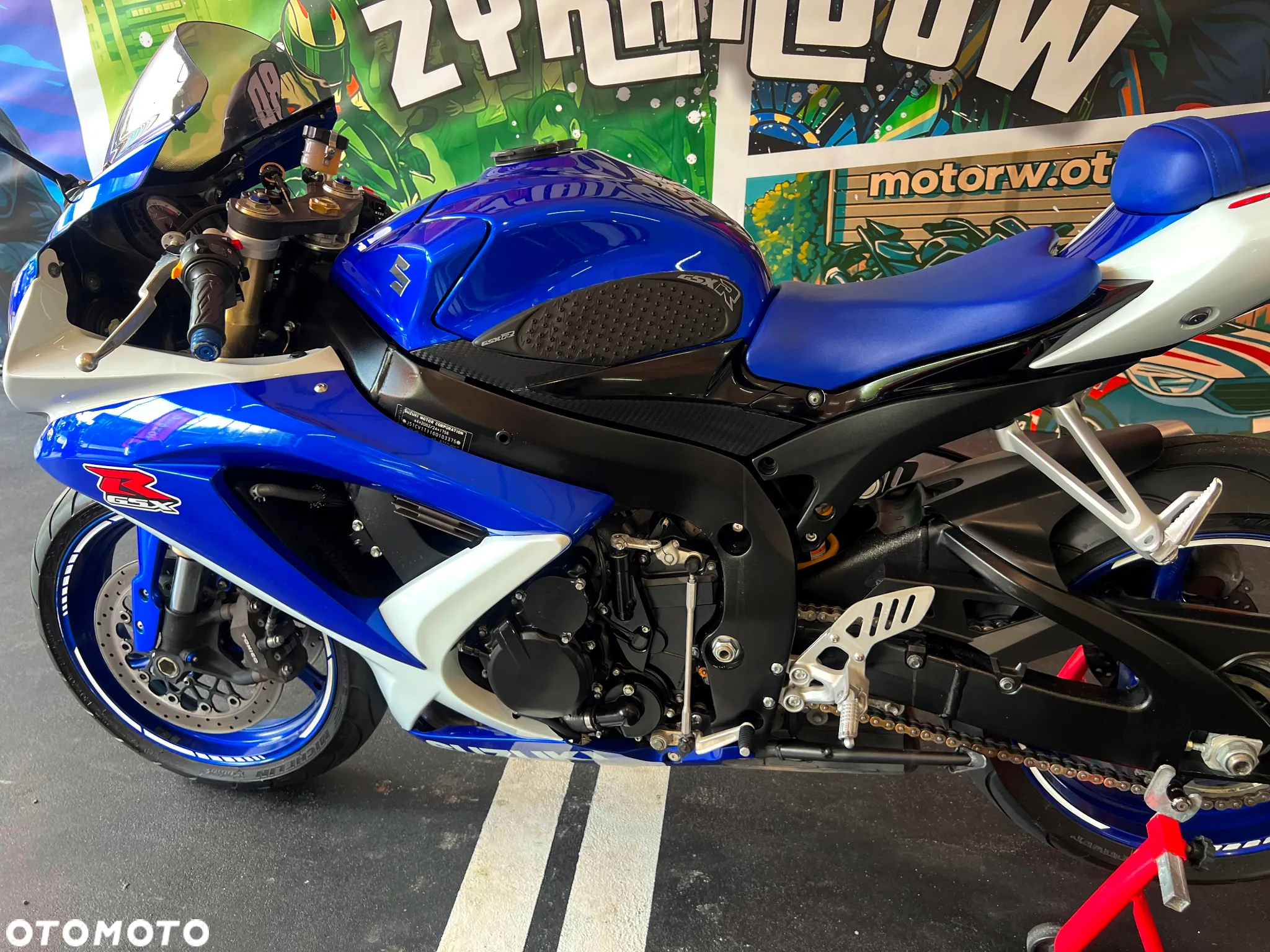 Suzuki GSX-R - 17