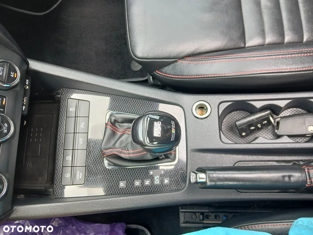 Skoda Octavia Combi 2.0 TDI DSG RS - 16