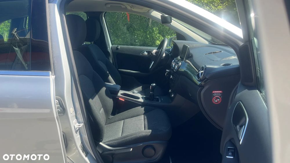Mercedes-Benz Klasa B 180 BlueEFFICIENCY Edition - 20