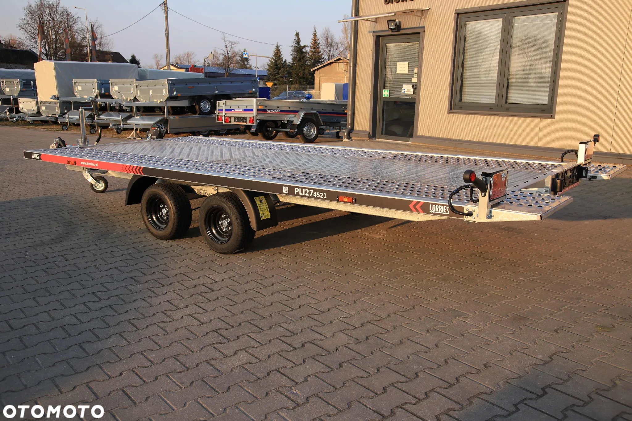 Lorries Lorries PLI27-4521 4.5 x 2 Wypełnienie alu ryfel Zintegrowane Podjazdy Uchylna Grawitacyjnie DMC 2700KG Full LED - 7