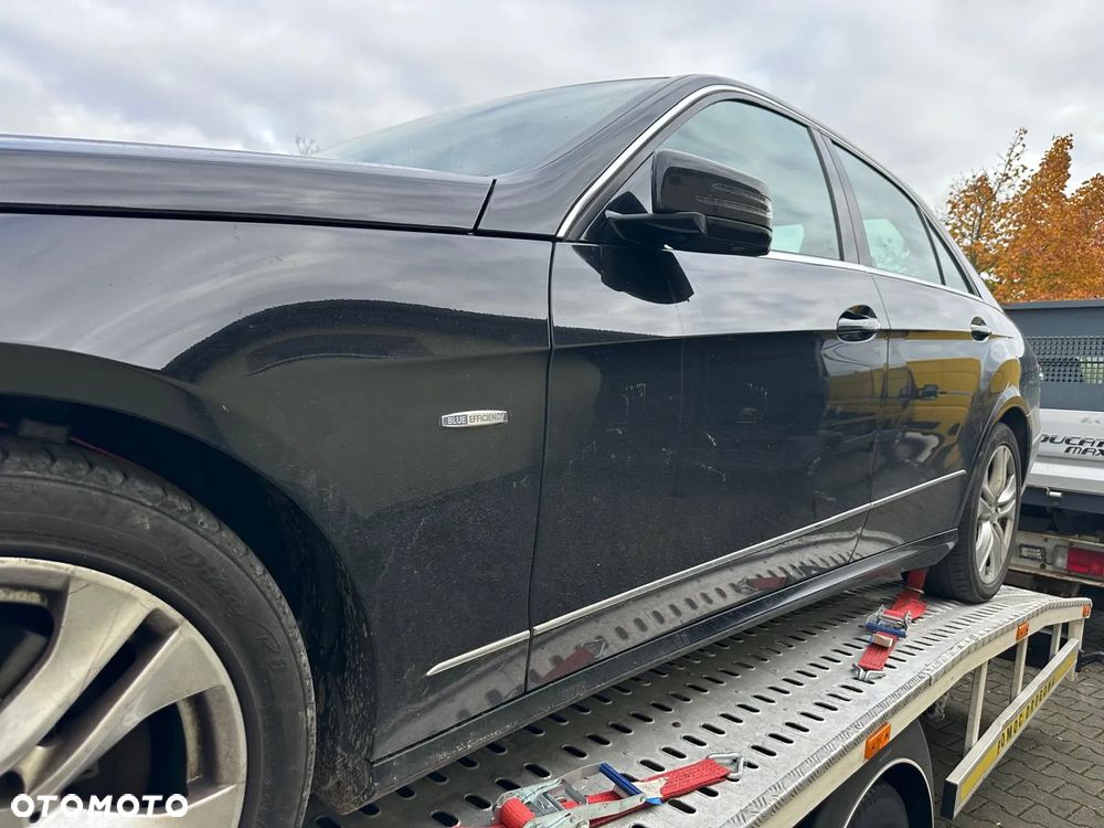 Mercedes-Benz Klasa E 250 CGI BlueEFFICIENCY Automatik Avantgarde - 21