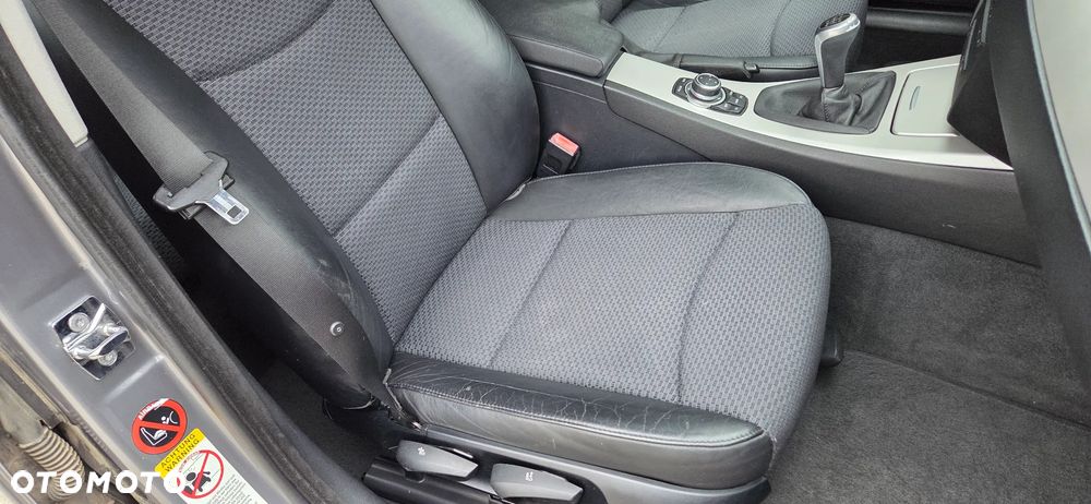 BMW Seria 3 320d - 33