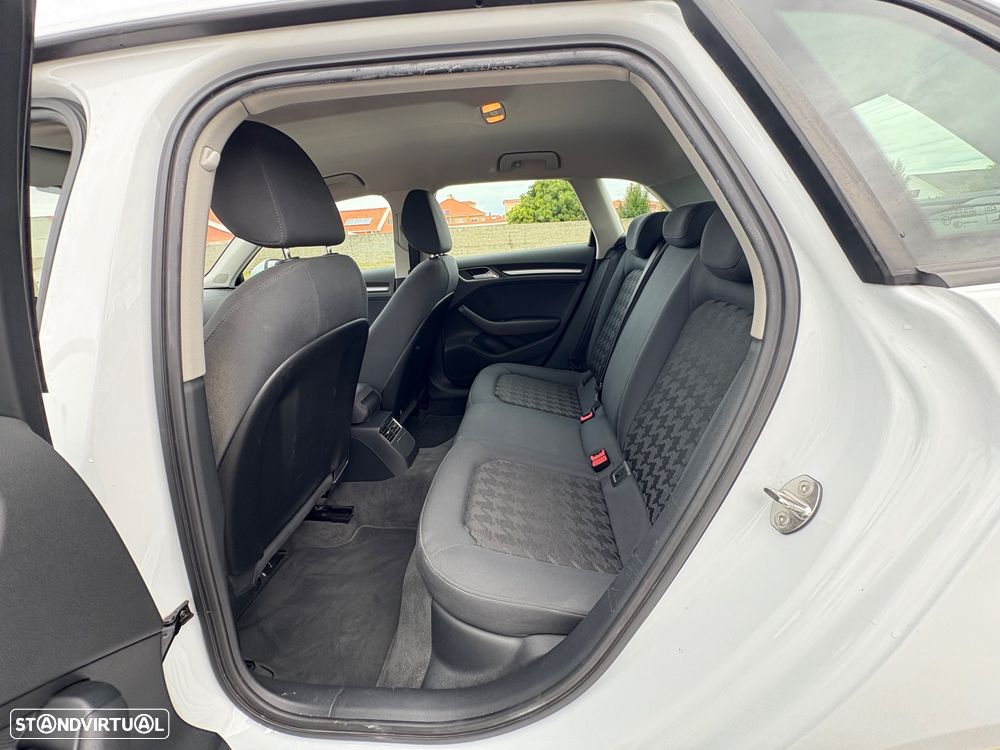 Audi A3 Sportback 1.6 TDI Attraction Ultra - 7