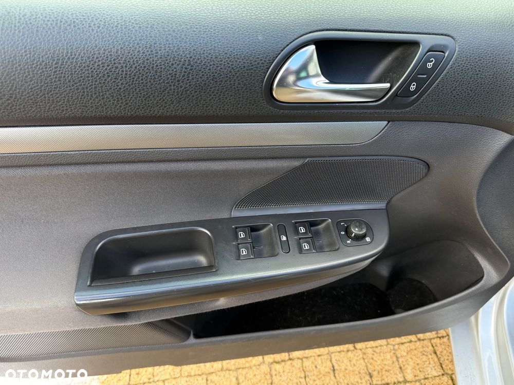 Volkswagen Golf V 1.9 TDI Comfortline - 11