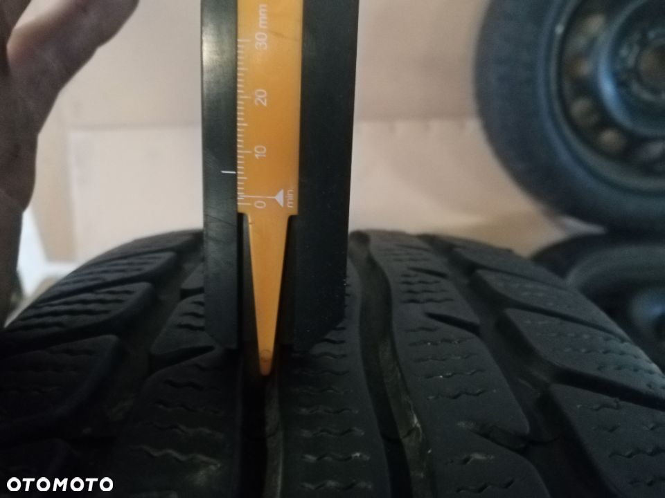 Felgi stalowe z oponami BMW 1 bieznik 7mm 6762645 - 4