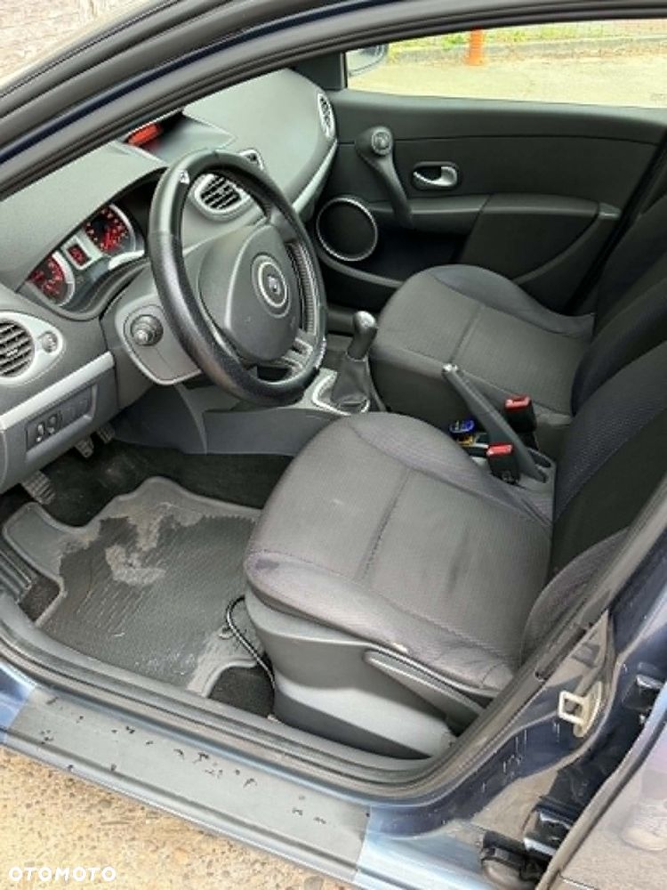 Renault Clio - 9