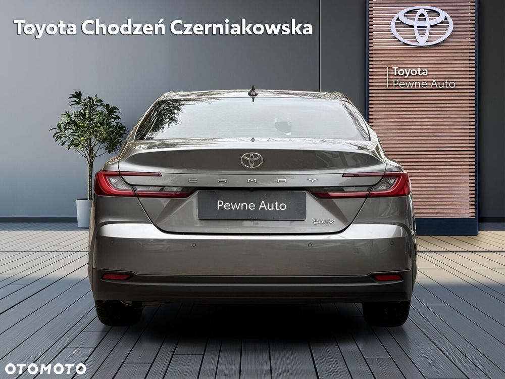 Toyota Camry - 5