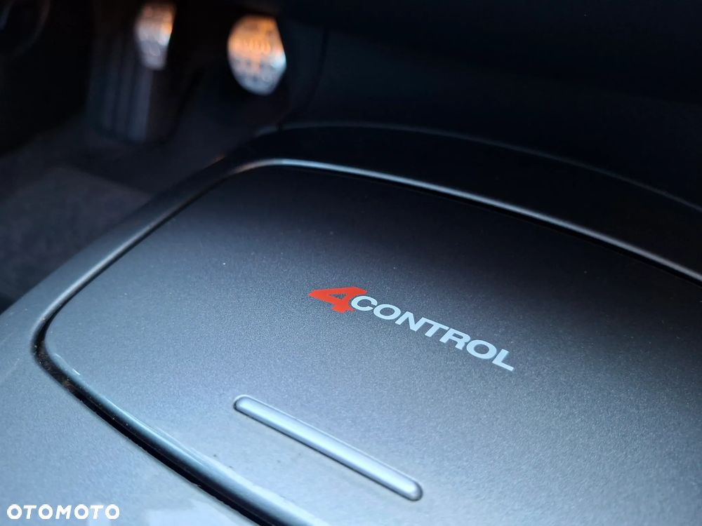 Renault Laguna dCi 150 FAP Start-Stop GT - 26