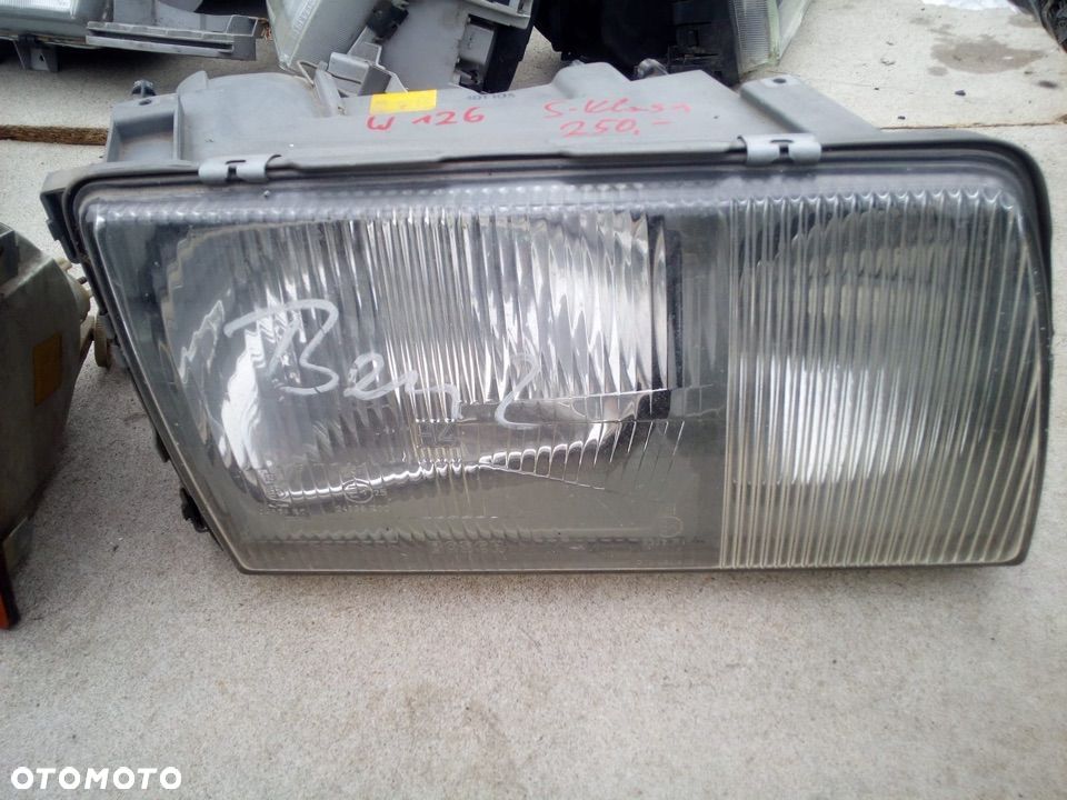 REFLEKTOR MERCEDES W126 PRAWY - 1