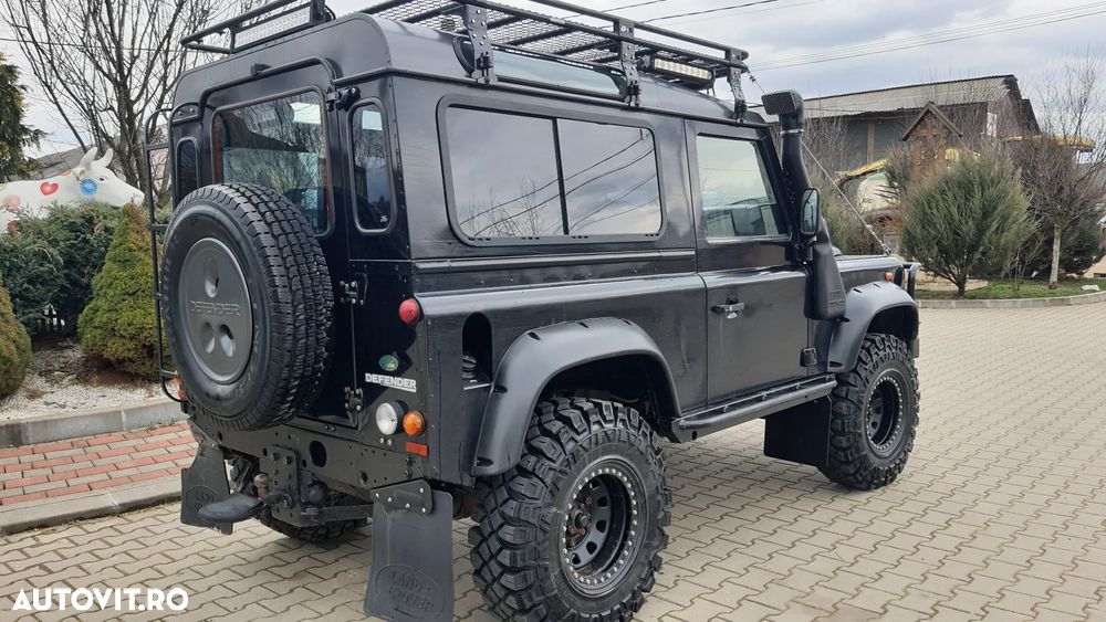 Land Rover Defender 90 S/T - 4