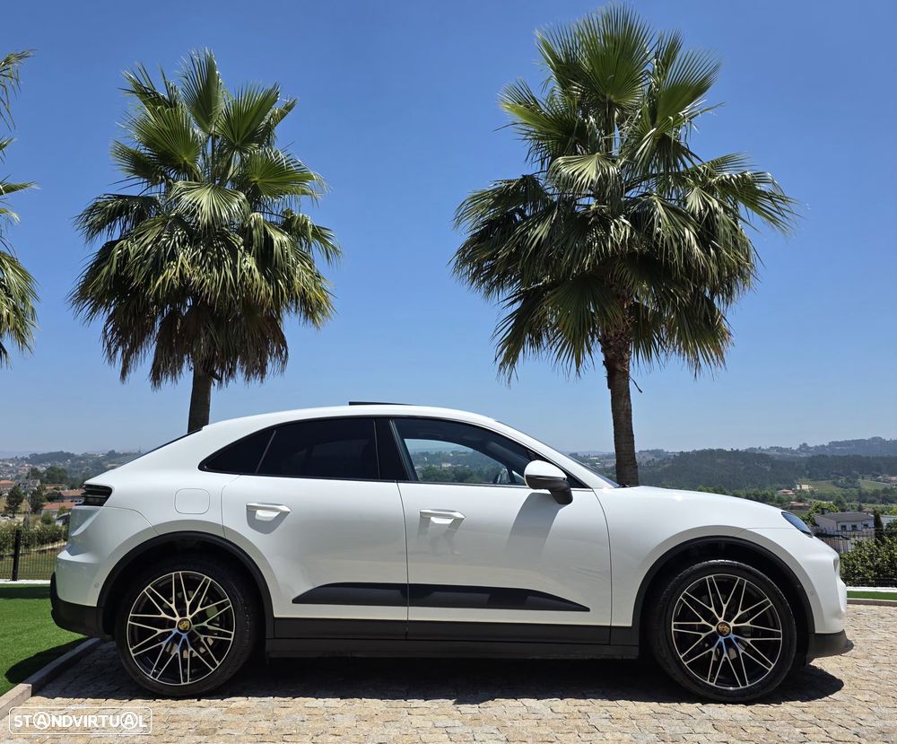 Porsche Macan Electric - 13
