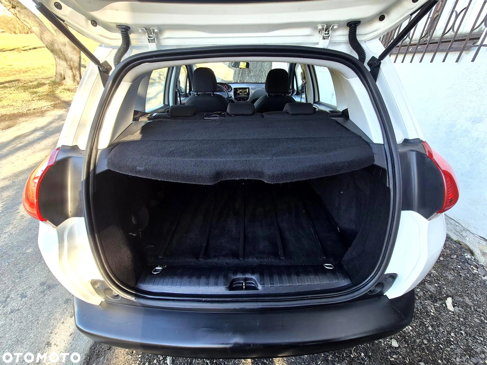 Peugeot 2008 1.2 VTi Allure - 29