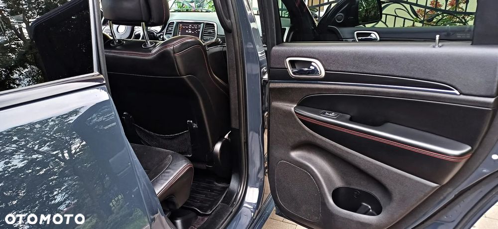 Jeep Grand Cherokee - 16