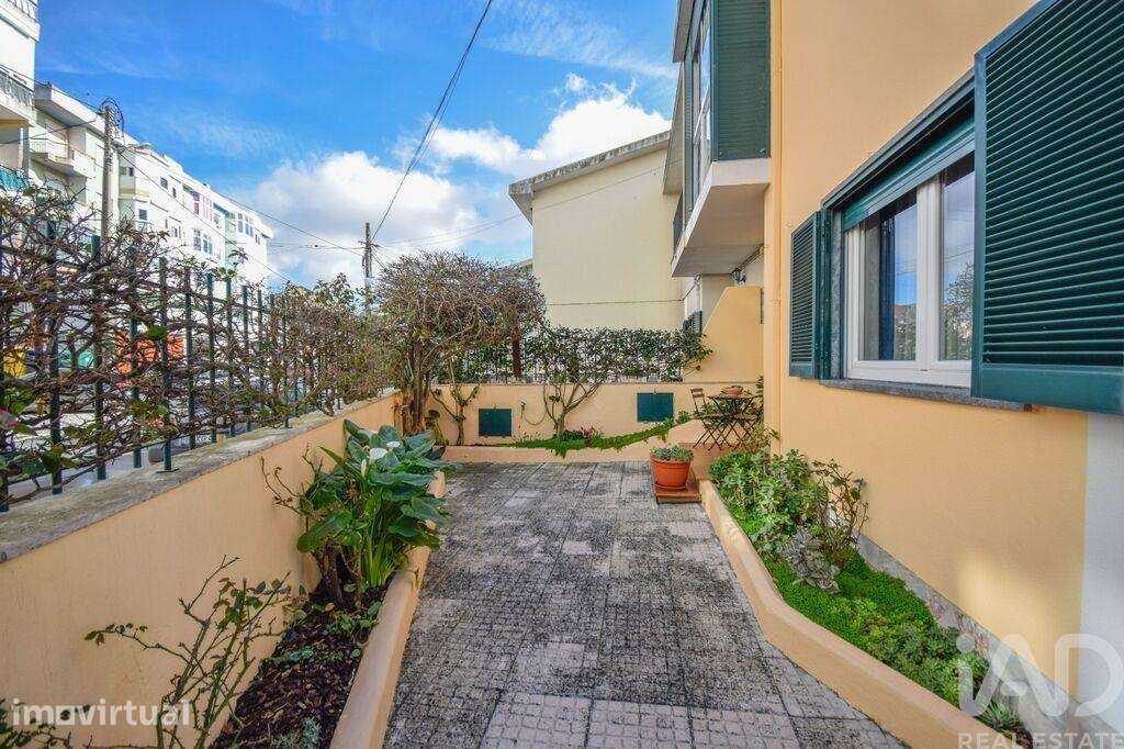 Moradia em banda T4 em Algueirão-Mem Martins de 225 m2 - Grande imagem: 2/30