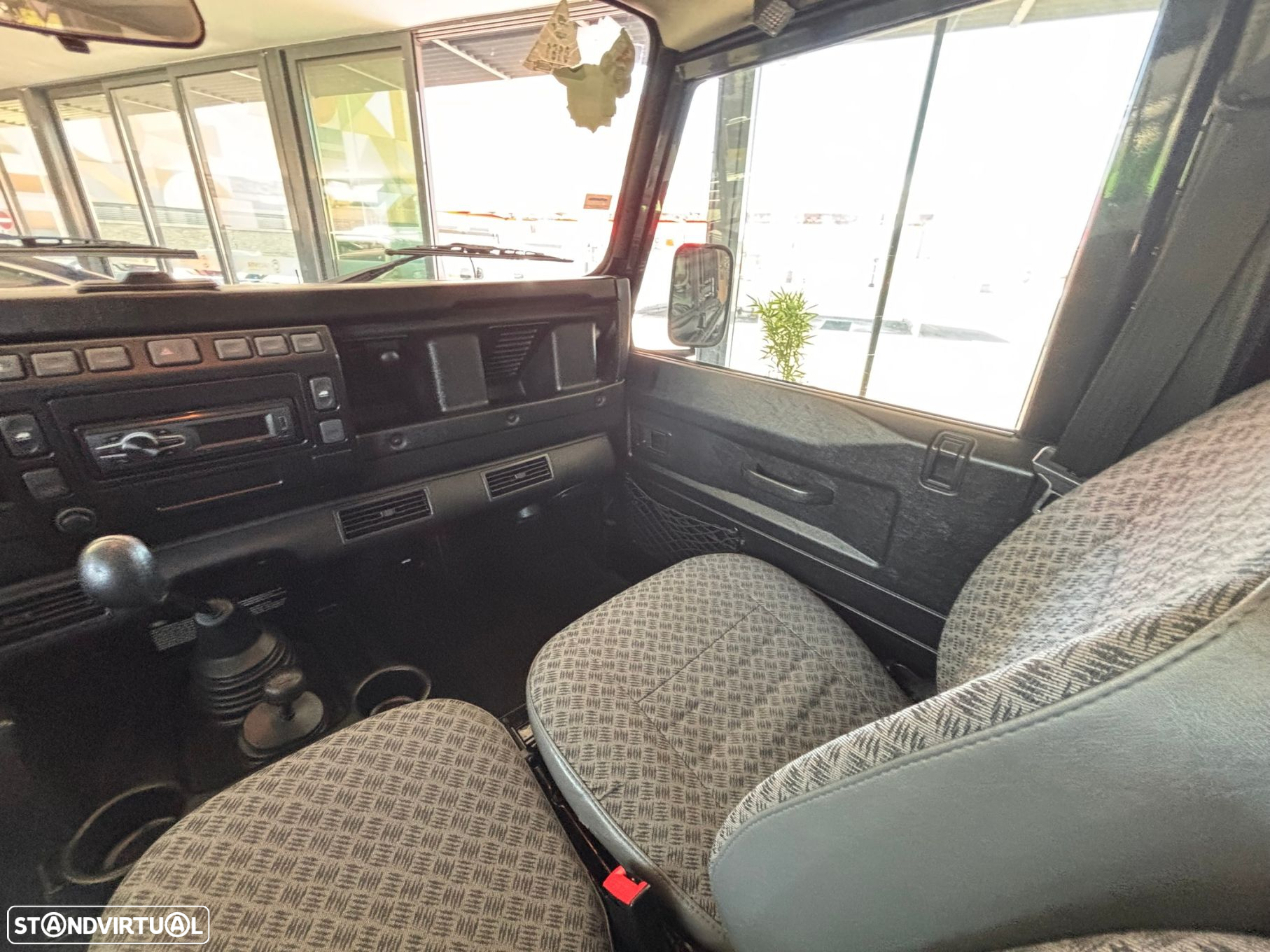 Land Rover Defender 130 CD 2.5 Td5 E - 8