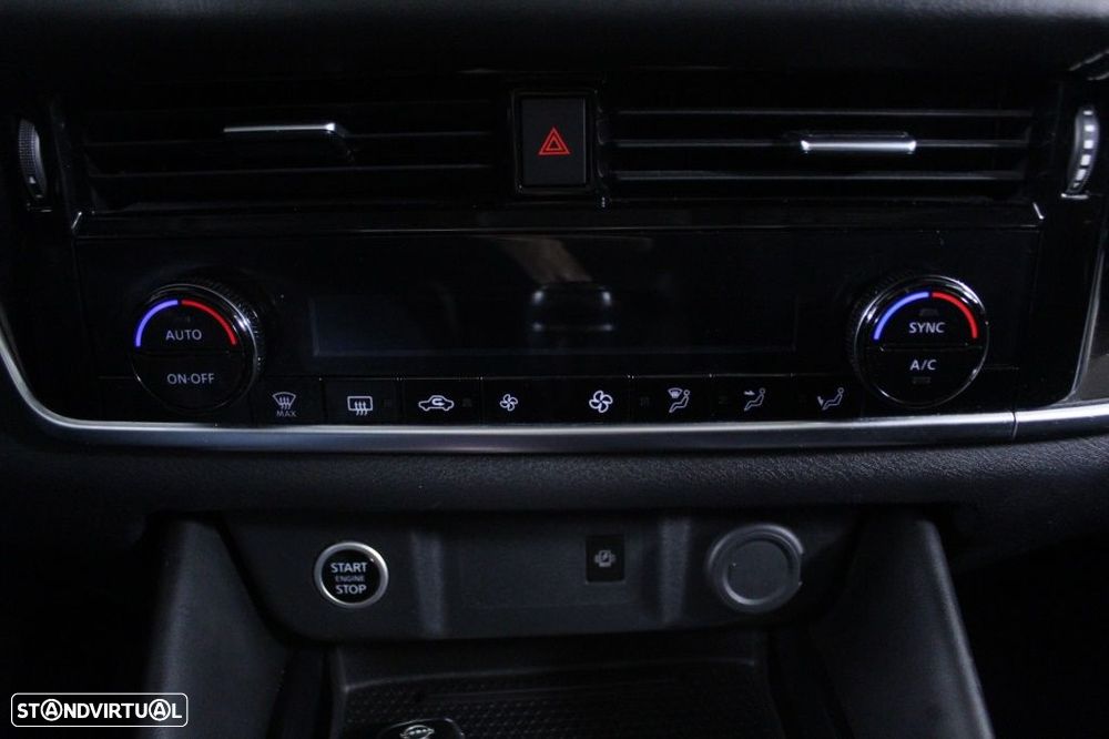 Nissan Qashqai 1.3 DIG-T N-Connecta LED+SKY - 28