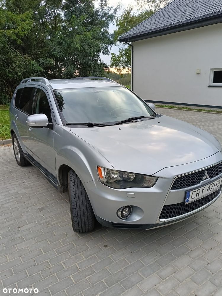 Mitsubishi Outlander - 2