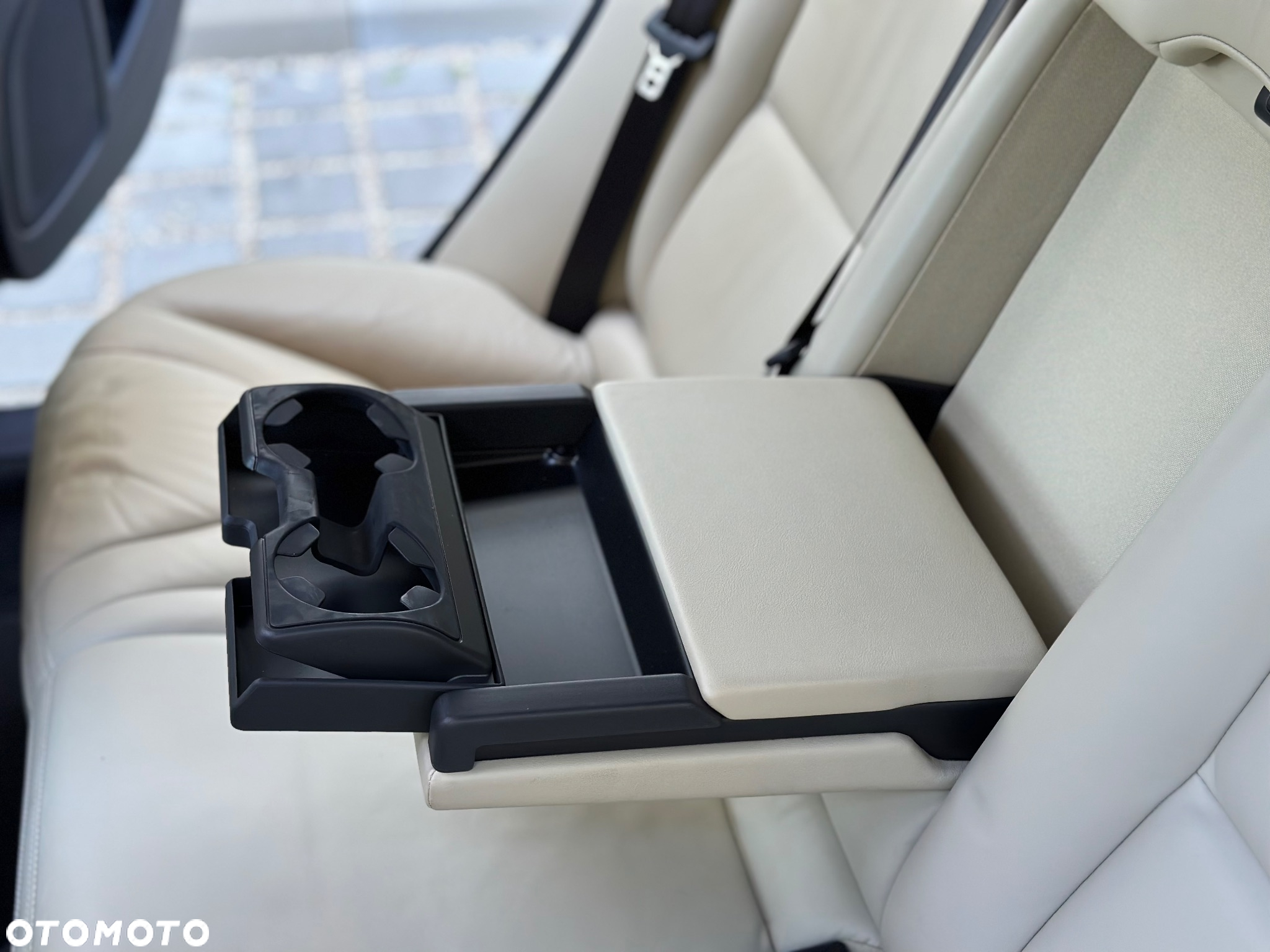 Volvo V60 D6 AWD Plug-in Hybrid Momentum - 37