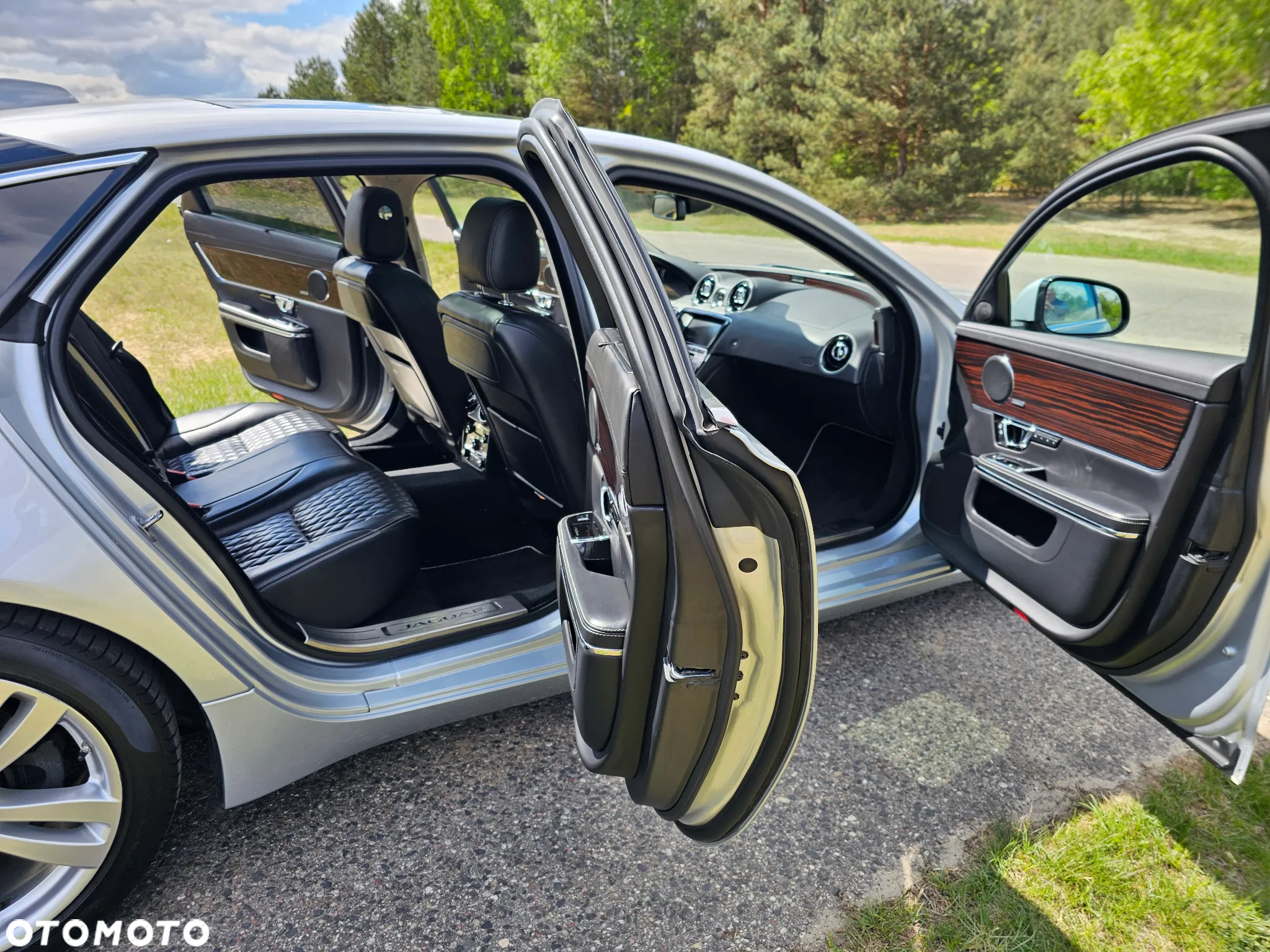 Jaguar XJ 3.0 D V6 LWB Portfolio - 15