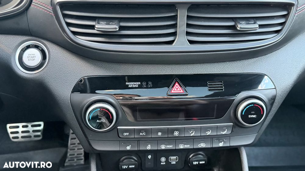 Hyundai Tucson 2.0 CRDI 4WD 8AT Luxury - 29