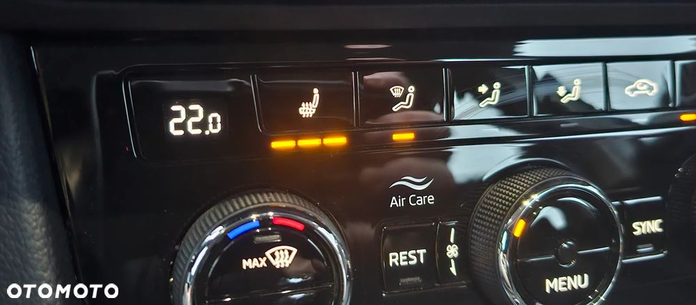 Skoda Superb 2.0 TDI DSG Premium Edition - 36