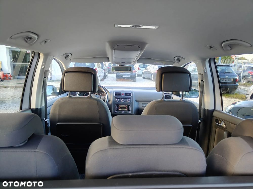 Volkswagen Touran - 32