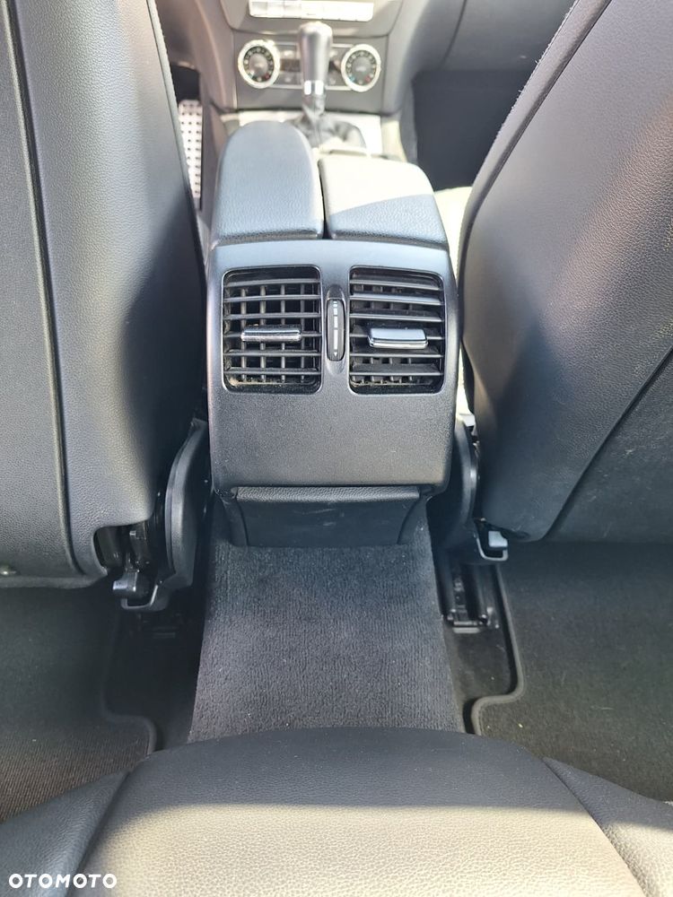 Mercedes-Benz Klasa C 250 CDI DPF BlueEFFICIENCY 7G-TRONIC Edition 1 - 13