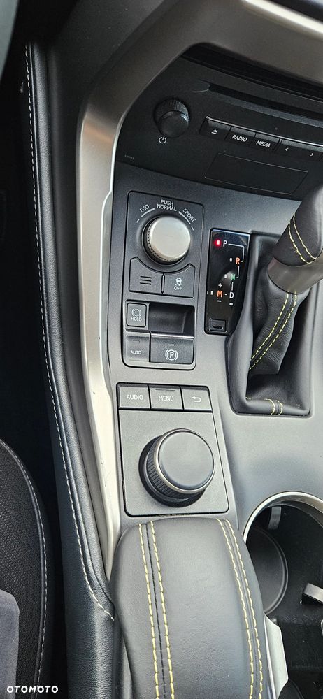 Lexus NX 200t Prestige AWD - 31