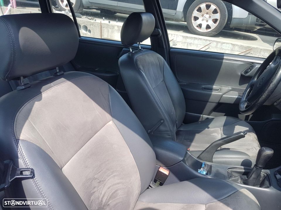 Toyota Carina Sw para peças - 3