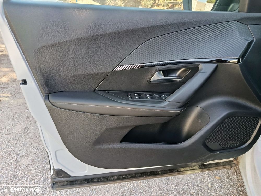 Peugeot 2008 1.2 PureTech Allure - 4