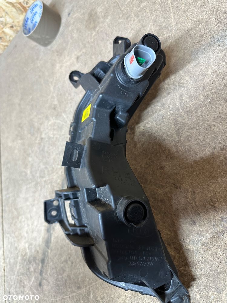 KIA NIRO DRL HALOGEN PRAWY 92208-Q4 - 5