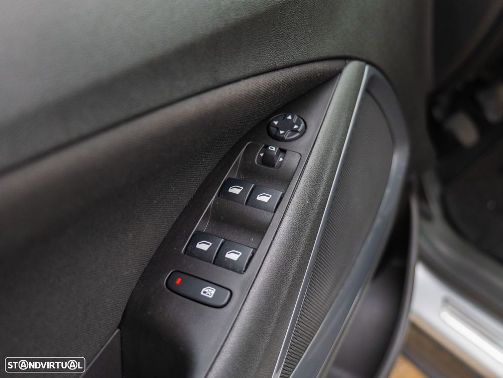 Opel Crossland 1.2 T Design & Tech - 15