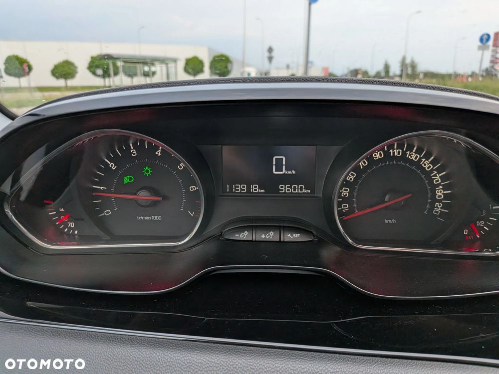 Peugeot 208 1.2 PureTech Style - 26