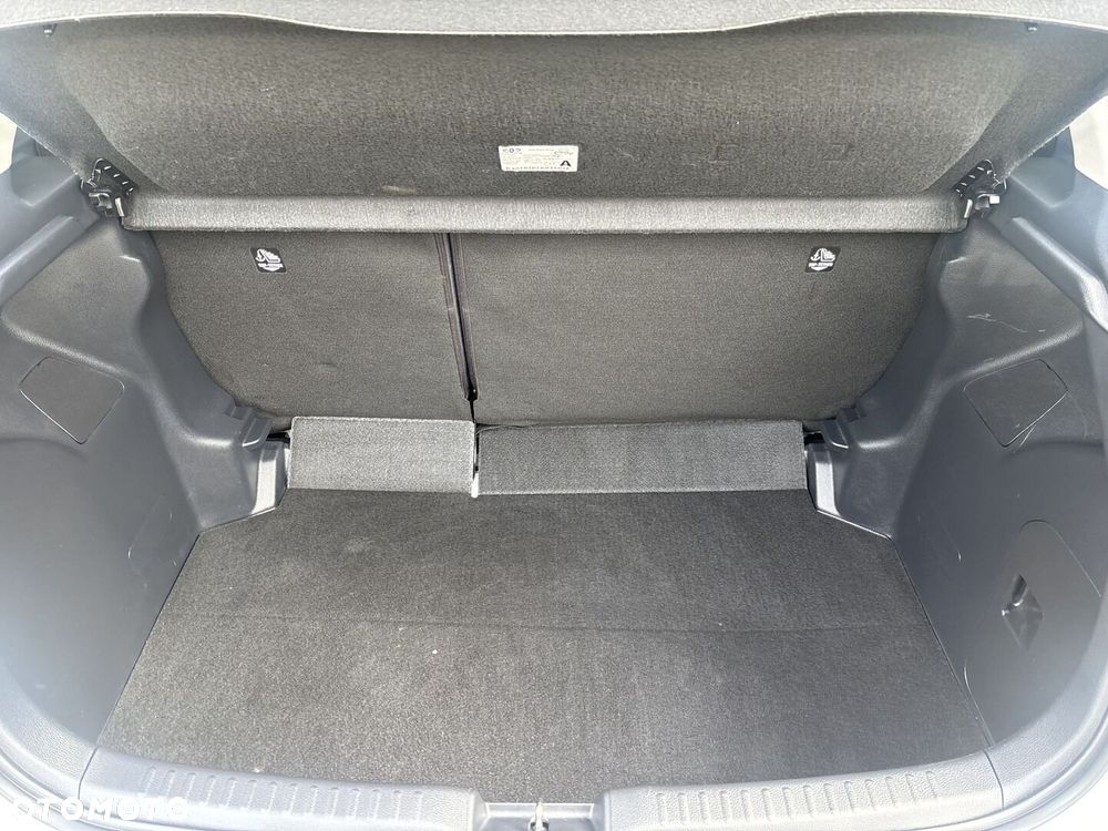 Toyota Yaris Hybrid 1.5 Style - 16