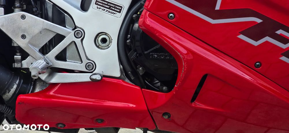 Honda VFR - 13