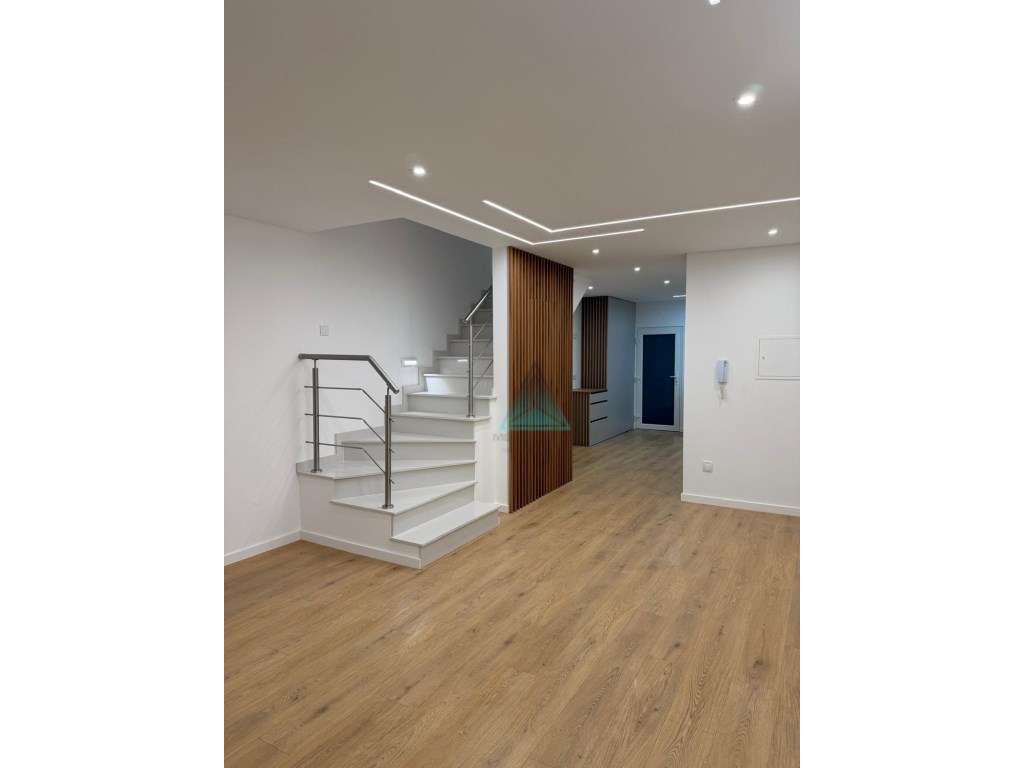 MORADIA GEMINADA Quinta do Conde - Grande imagem: 4/41