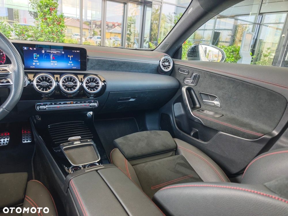 Mercedes-Benz CLA 200 mHEV AMG Line 7G-DCT - 17