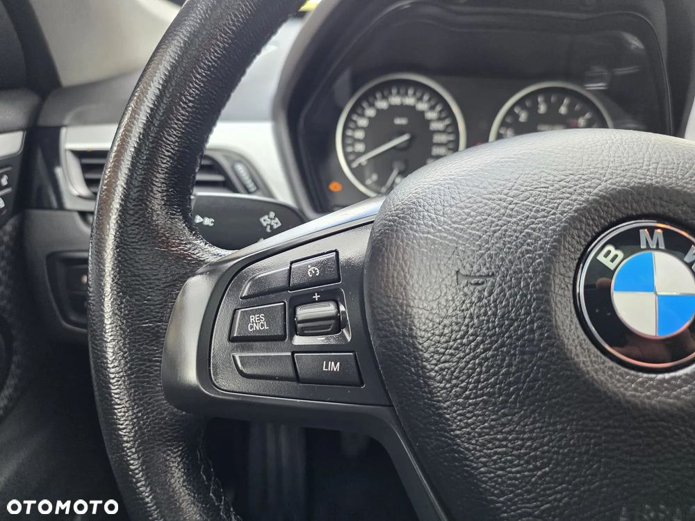 BMW X1 sDrive18i - 18